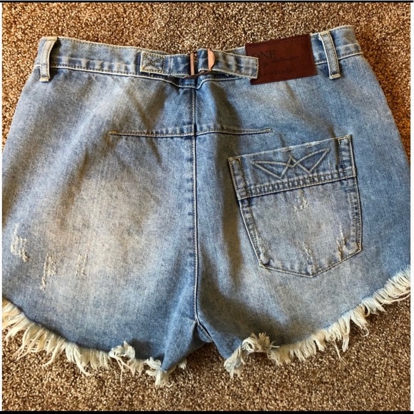 One Teaspoon distressed denim shorts - Picture 3 of 4
